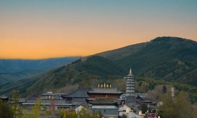 Wutai Umber: A Caramel Fairytale on the Roof of North China