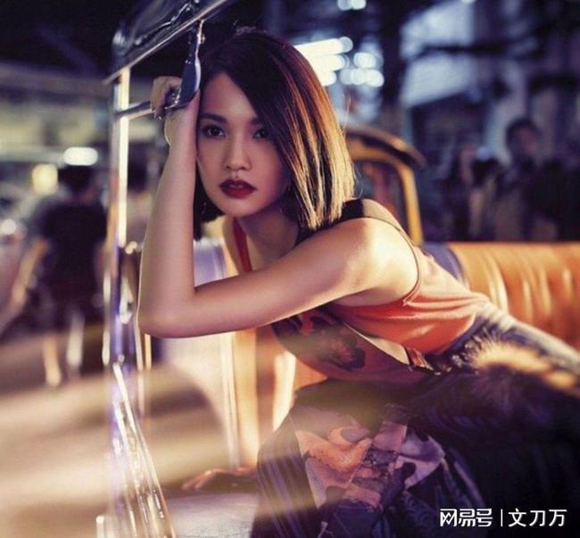 小天后陷父子包养丑闻 被曝床上功夫好下面很紧