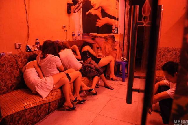 男子一夜风流后遭卖淫女敲诈7年 大尺度聊天曝光