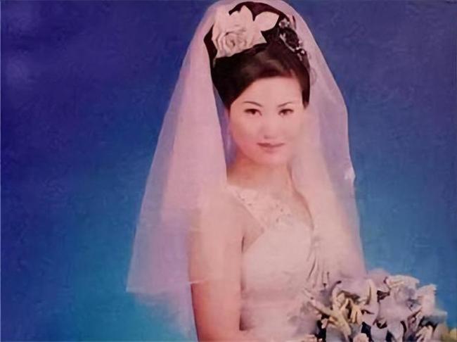 女教师赤裸现身枯井：床上凌乱有污渍 丈夫认罪被释放