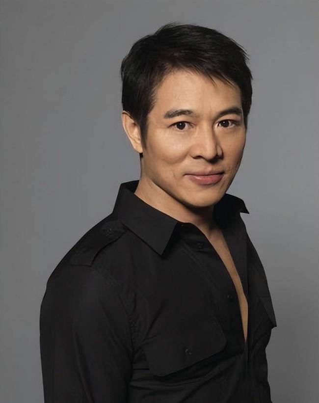 秦沛谈李连杰,我看到李连杰穿着中山装,他的功夫不简单