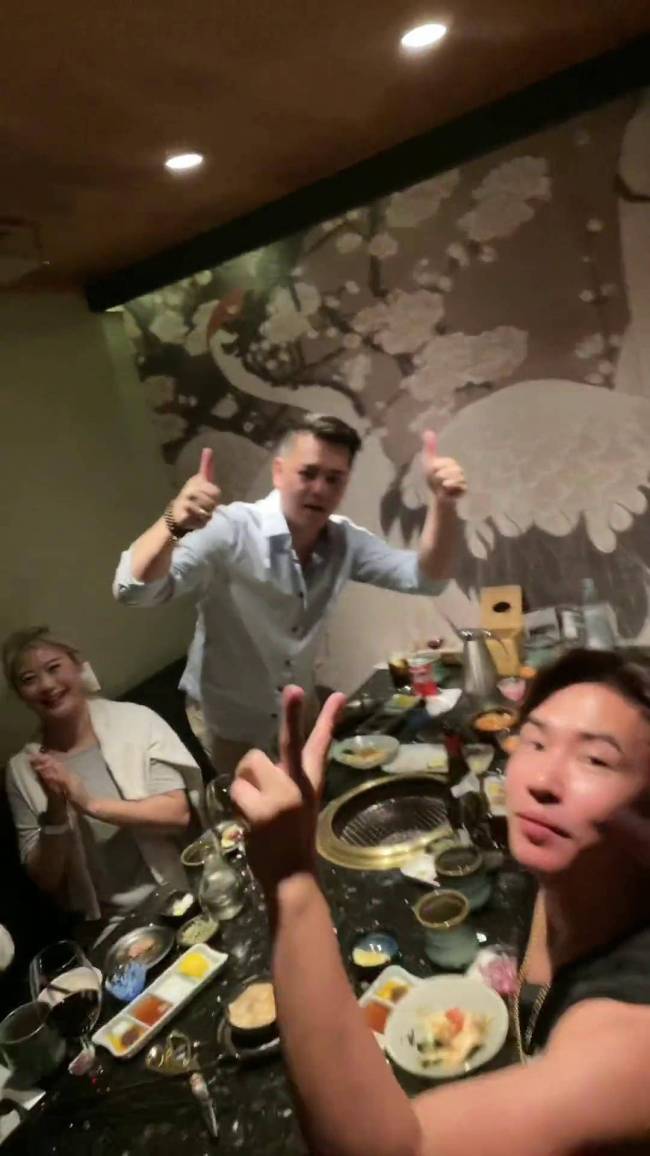 汪小菲陪9岁女儿庆生，一句丈母娘让S妈乐开花，7岁爱子罕见露面