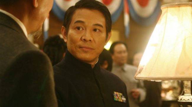 李连杰为什么无戏可拍了？不是老了演不动，而是好莱坞没人要他了