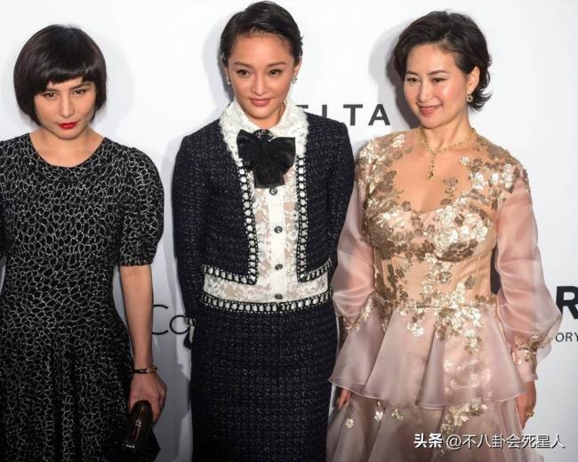 何超琼算不算顶级大美人？看她和李嘉欣的合照就知道了