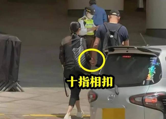 管虎梁静香港街头十指紧扣，丁昱彤崩溃，这场情感闹剧胜负已定