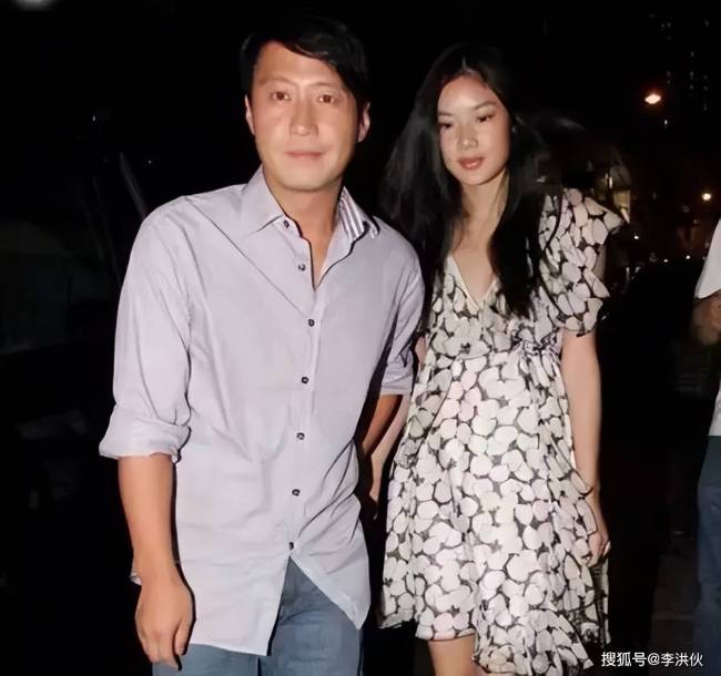 乐基儿婚变后首次被曝光，与二婚老公合体带娃，感情状态依旧成谜