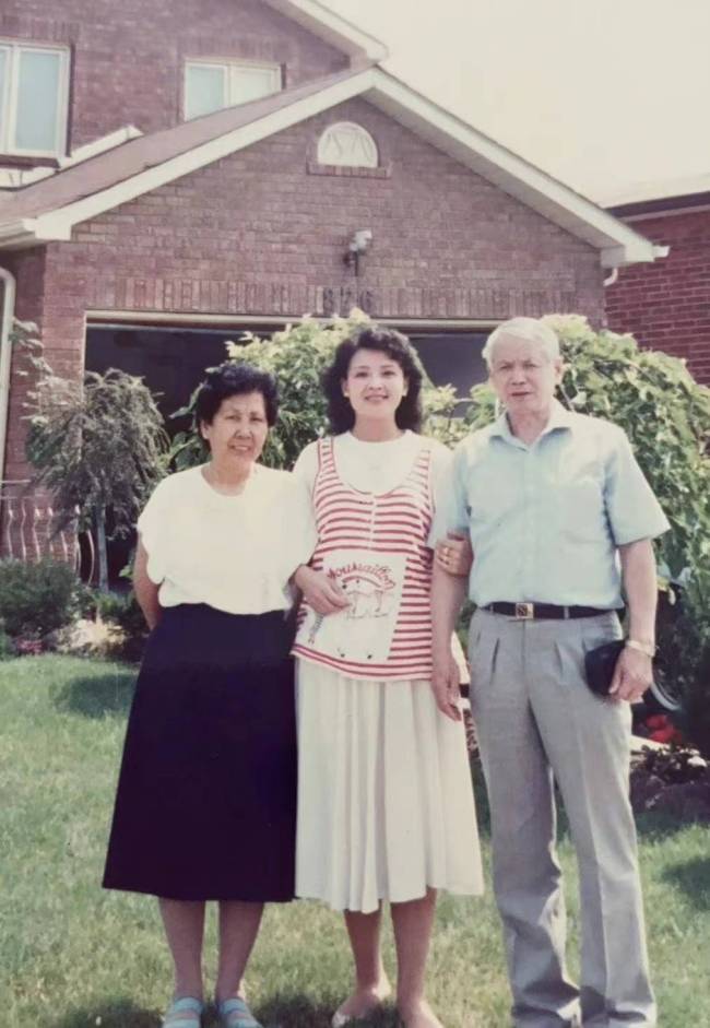 汪小菲再认S妈丈母娘，张兰信托冻结被团队背刺，这家人总在“狗血”里打转？