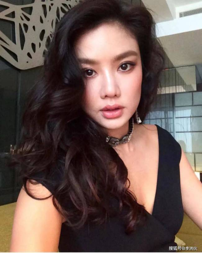 乐基儿婚变后首次被曝光，与二婚老公合体带娃，感情状态依旧成谜
