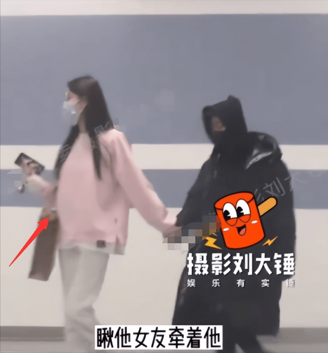 王宝强女友未婚怀孕？穿着宽松挺着大肚，前妻马蓉也有了新恋情