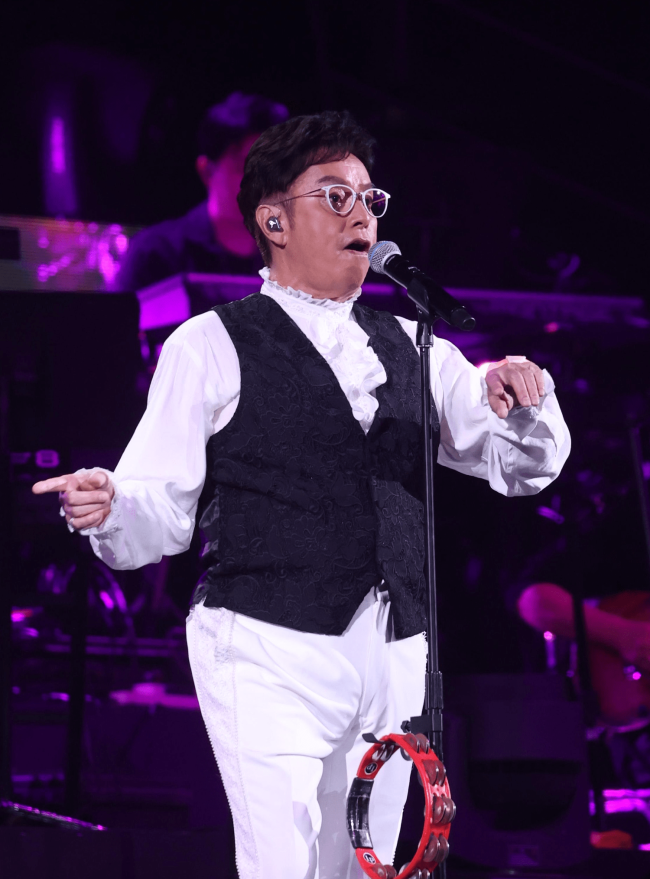 温拿乐队举办告别演唱会钟镇涛19岁女儿做嘉宾邱淑贞夫妇捧场