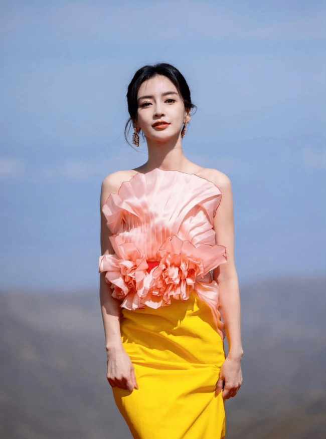 杨颖缺席《奔跑吧》,另一节目也被抵制,但身家超10亿底气十足