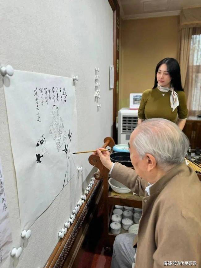 揭秘86岁书法家范曾与小50岁主播徐萌结婚真实内幕