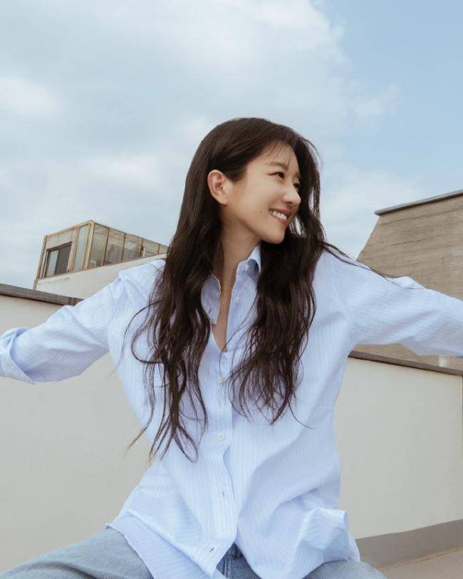 韩国知名女星，演员徐睿知，重开INS恢复更新，晒出照片笑容灿烂