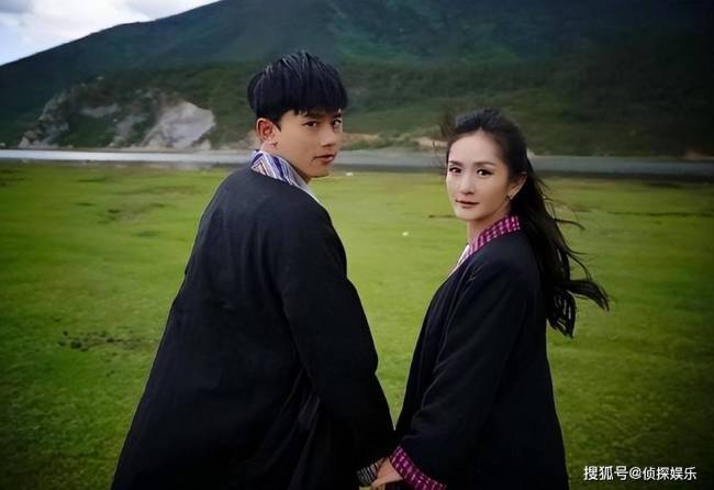 张杰小女儿满3岁，谢娜罕晒母女合照，把小咘芽抱怀里亲吻好有爱