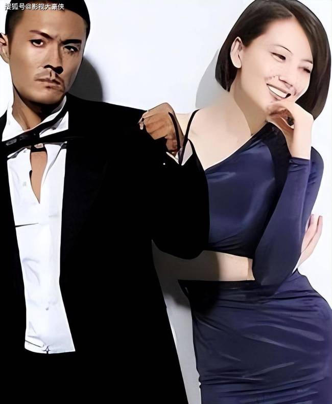演员于小伟：和高圆圆分手后，转头娶平凡妻子，现在怎么样了？