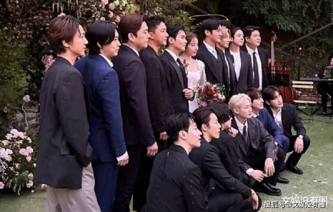 韩网热议：厉旭婚礼上，韩庚等Super Junior的15名成员合体了！