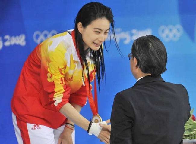 霍震霆9字回应小儿子求婚成功，40岁二儿子至今单身是“遗憾”