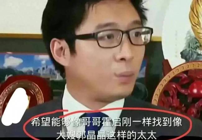 霍震霆9字回应小儿子求婚成功，40岁二儿子至今单身是“遗憾”