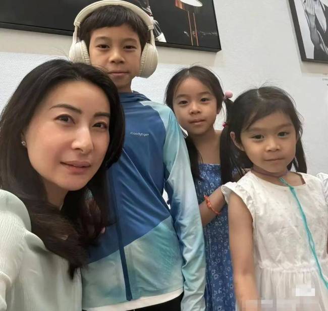 霍震霆9字回应小儿子求婚成功，40岁二儿子至今单身是“遗憾”