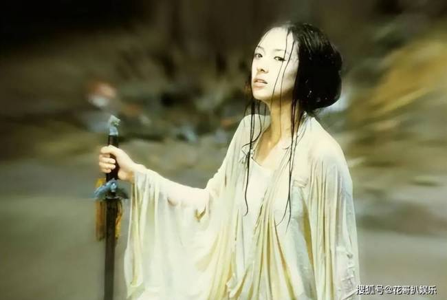 章子怡回忆出道史，现场哽咽致谢伯乐张艺谋，张艺谋起身鞠躬回应
