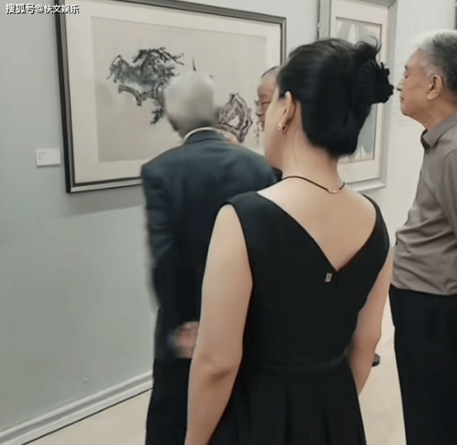 90岁知名画家靳尚谊罕现身！小44岁娇妻颜值喜人，老夫少妻成常态