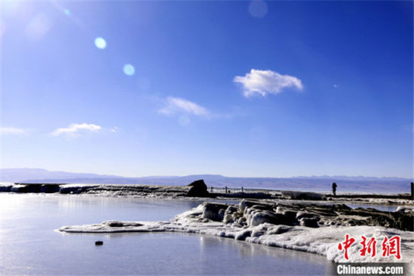 青海湖进入封冻期 前期气温高致封冻期推迟