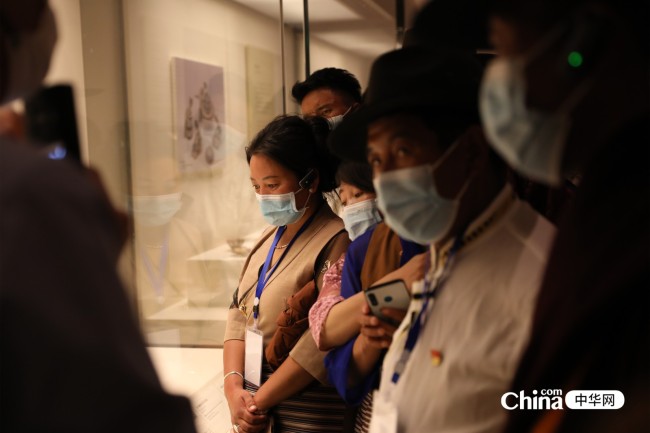 西藏基层干部赴京参观学习班学员观礼升旗仪式、参观国家博物馆