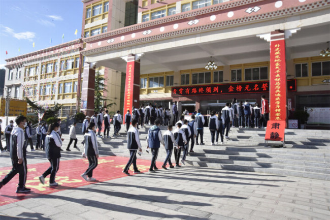 今天，迪庆2000余名考生走进高考考场，加油，少年！