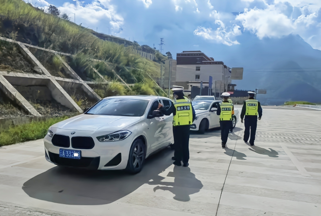 香丽高速单日车流量创新高