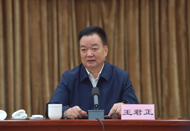 王君正与自治区党委党校（区行政学院）学员座谈