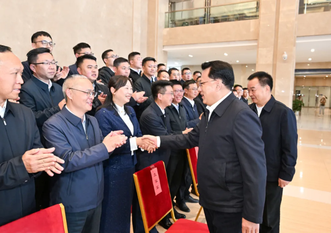 重庆市代表团赴西藏昌都市考察对口支援工作