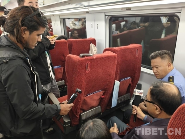 外媒记者见证中国式现代化的“天路”奇迹