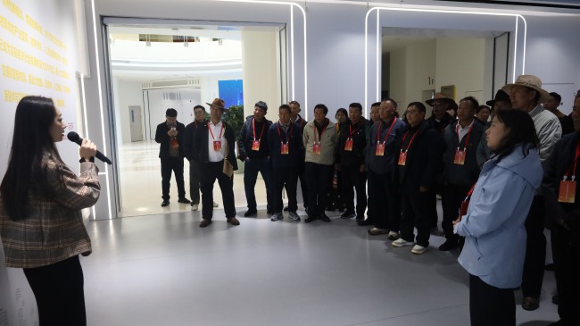 波密县基层干部参观北京市高级别自动驾驶示范区创新运营中心