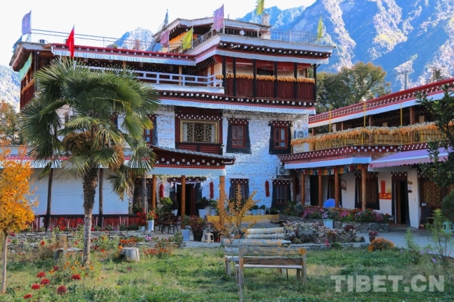 【甘孜山水】“云端藏寨”走向世界 基卡依村交出幸福答卷