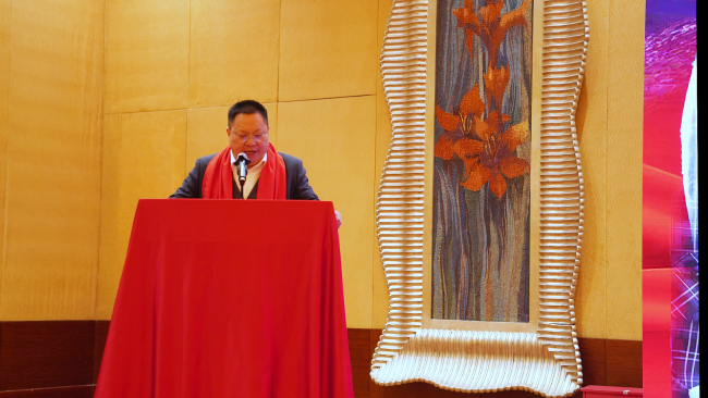 《雪域使命》制片人舒友忠对影片进行介绍