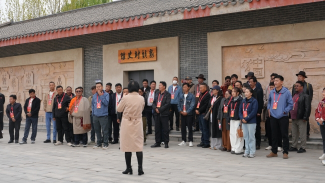 西藏农牧民合作组织带头人学习考察团参观大兴龙头村