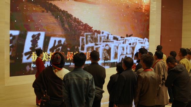 西藏农牧民合作组织带头人赴京考察团参观中国共产党历史展览馆