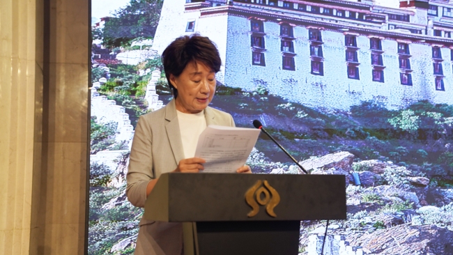 钮双萍副秘书长作2025年财务报告