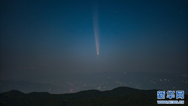 彗星划过保山昌宁夜空