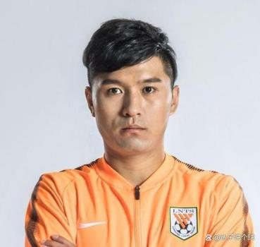 山东泰山队球员齐天羽被曝婚内出轨，女方颜值不如妻子