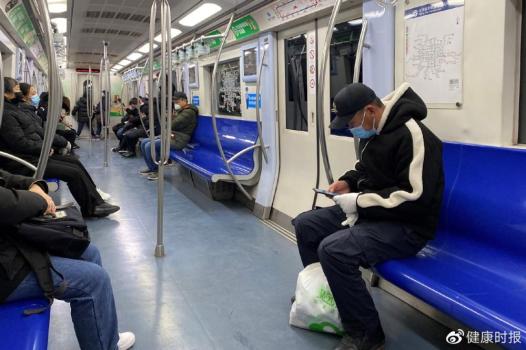 坐地铁已不用戴口罩？地铁部门回应：不强制 北京除外