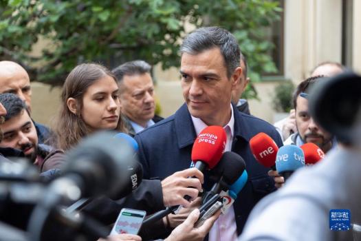西班牙首相宣布大选提前 将提前解散议会