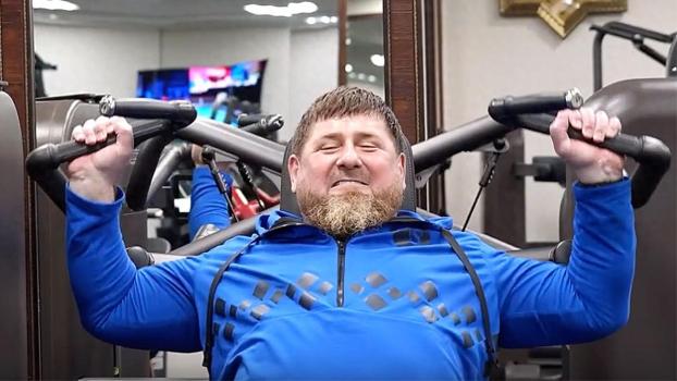 卡德罗夫上线整活：健身房撸铁，力证健康状况