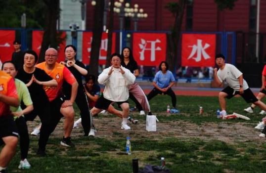 北京一高校推出减肥营10分钟报满 千人争抢塑形名额