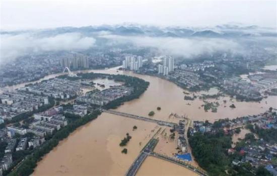 湖南平江34万人受灾 新城区一半被淹 紧急救援进行时