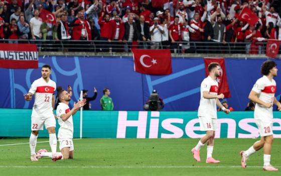 欧洲杯最大黑马土耳其 德米拉尔双响创历史