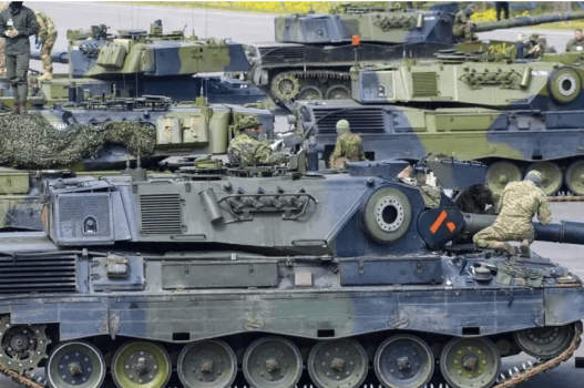 外媒：德国被曝近期秘密向乌运送“巨额武器包裹”，包括数十辆重型装甲车