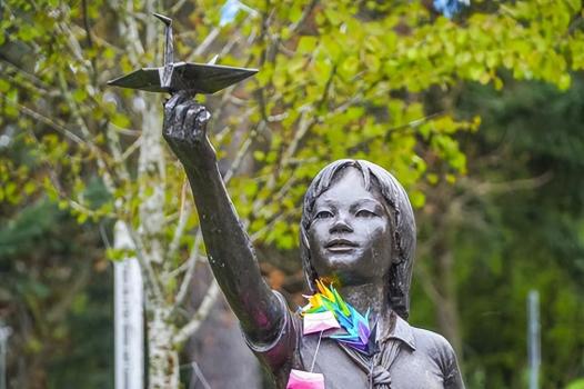 日媒：核爆少女铜像被毁，美西雅图启动修复募捐