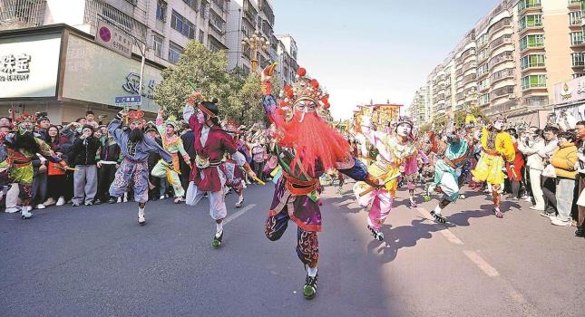 熱血英歌舞“燃動(dòng)”中國(guó)年 非遺魅力引全球矚目