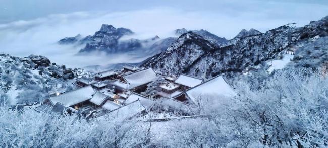 寒潮過后泰山6條游覽線路恢復(fù)開放 雪后美景待客來